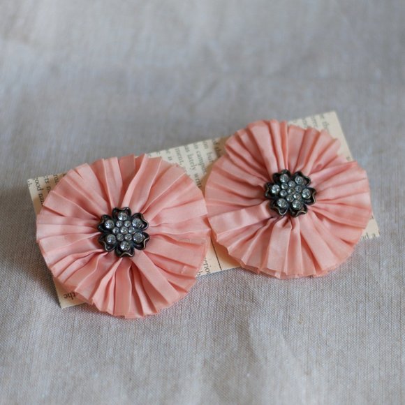 Peach Pink Flower Shoe Clips - Picture 4 of 8